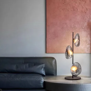 italų dizaineris Šviesus prabangus svetainės sofos grindų šviestuvas Šiaurės šalių rankų darbo stiklo kūrybinis dekoravimas miegamojo naktinė staliuko lempa