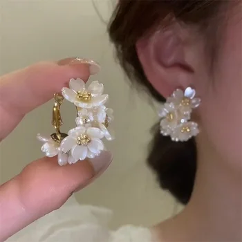 Korėjietiški lengvi prabangūs apvalkalo gėlių smeigės auskarai moterims Triušio perlas Išskirtinis auskaras Vakarėlis Banketų papuošalų dovanų didmeninė prekyba