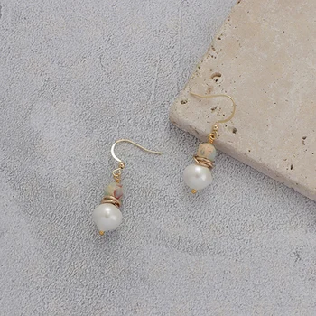 vienos poros pusbrangių sintetinių akmenų ir gėlo vandens perlų auskarai (BE1066)