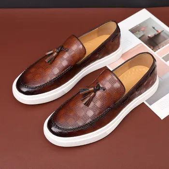 Vyriški laisvalaikio batai Mada Reljefiniai odiniai Vyrai Retro Britiško stiliaus kutai Loafers Vyriški įsispiriami lauko vairavimo butai